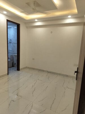 Room in 3 BHK Builder Floor at Chattarpur – for Rent