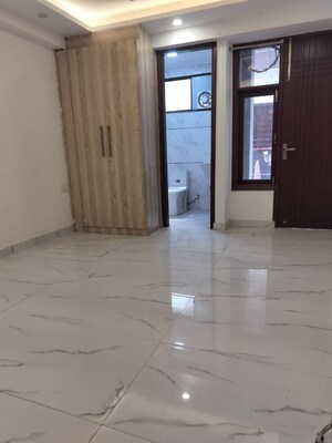 Room in 3 BHK Builder Floor at Chattarpur – for Rent