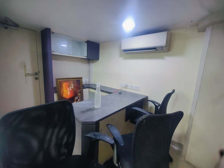 Team Area, malad west Commercial Office Space 700 Sq.Ft. In Malad West Mumbai 9225984