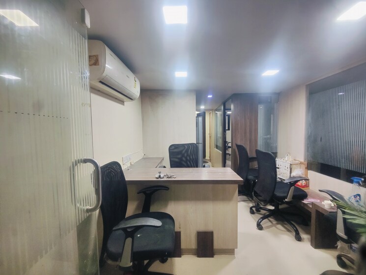Team Area, malad west Commercial Office Space 700 Sq.Ft. In Malad West Mumbai 9225984
