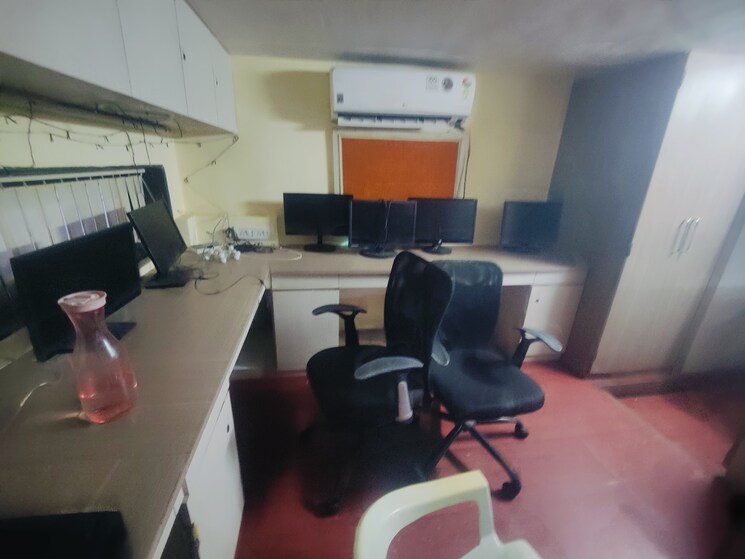 Team Area, malad west Commercial Office Space 700 Sq.Ft. In Malad West Mumbai 9225984