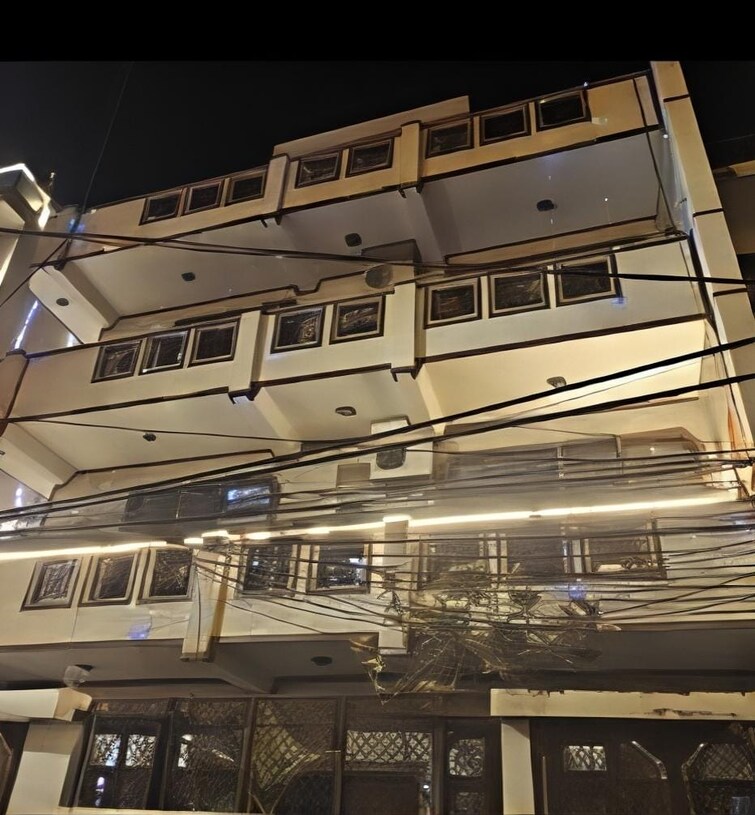 Cover Image, gautam nagar 4 Bedroom 227 Sq.Yd. Builder Floor In Gautam Nagar Delhi 9175447