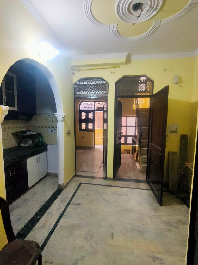 Room, uttam nagar 1.5 Bedroom 450 Sq.Ft. Apartment In Uttam Nagar Delhi 9225986