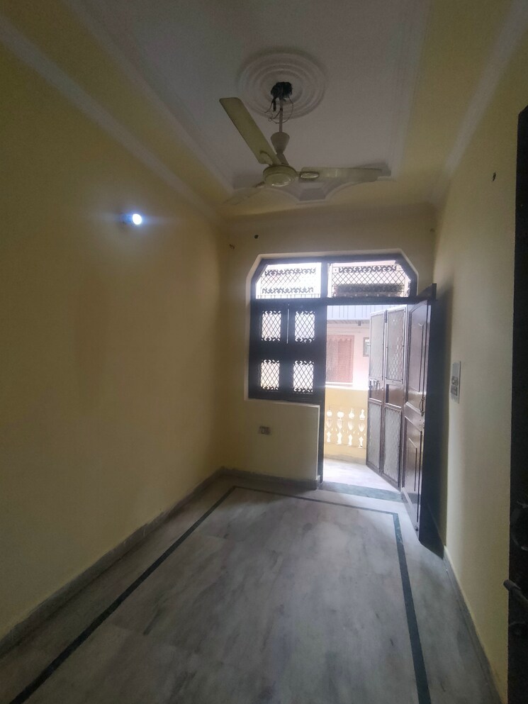 Room, uttam nagar 1.5 Bedroom 450 Sq.Ft. Apartment In Uttam Nagar Delhi 9225986