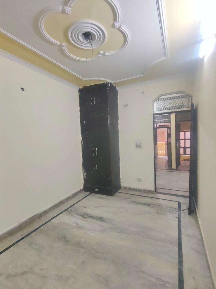 Room, uttam nagar 1.5 Bedroom 450 Sq.Ft. Apartment In Uttam Nagar Delhi 9225986