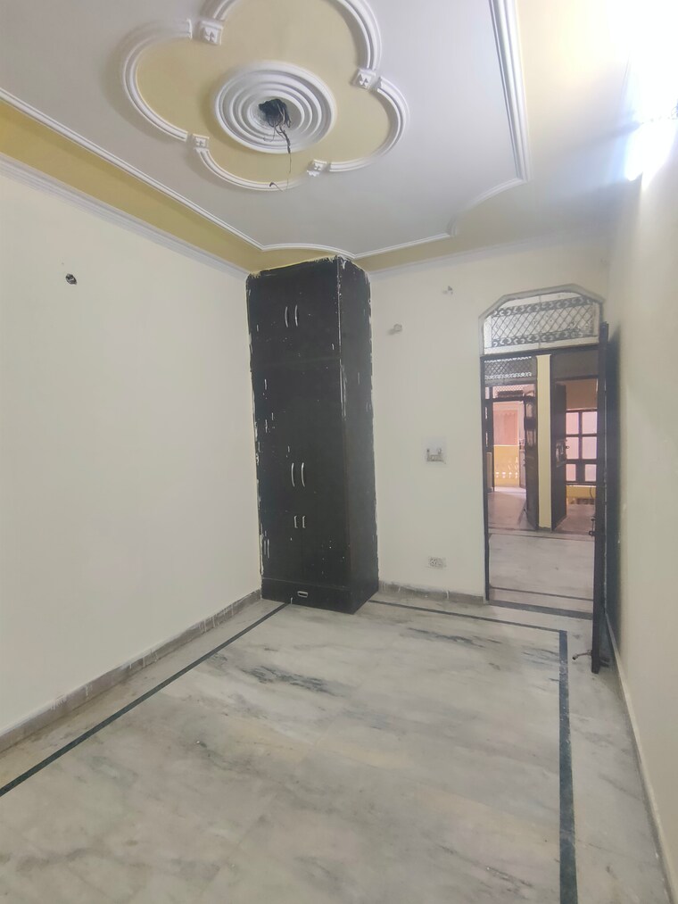 Room, uttam nagar 1.5 Bedroom 450 Sq.Ft. Apartment In Uttam Nagar Delhi 9225986