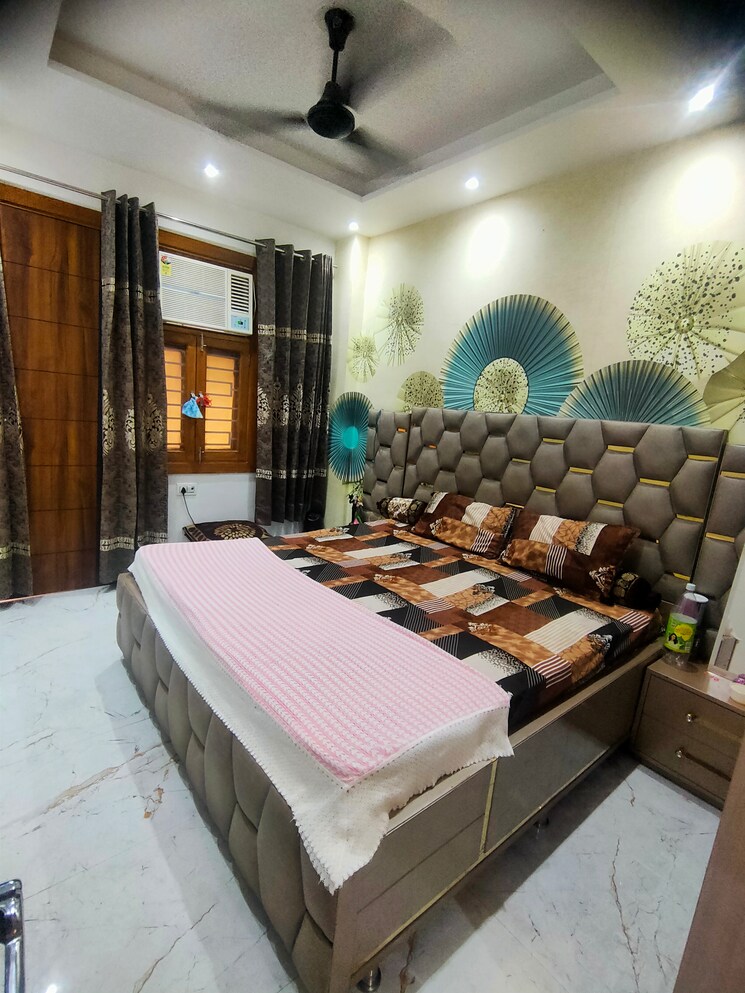Bedroom, uttam nagar 2.5 Bedroom 65 Sq.Yd. Builder Floor In Uttam Nagar Delhi 9226044