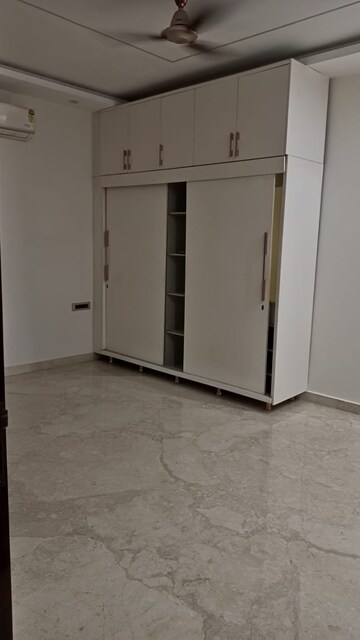 Room in 3 BHK Apartment at Sharvehid Apartment, Sector 17 Dwarka – for Rent