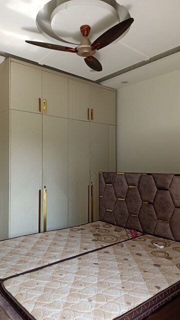 Room in 3 BHK Apartment at Sharvehid Apartment, Sector 17 Dwarka – for Rent