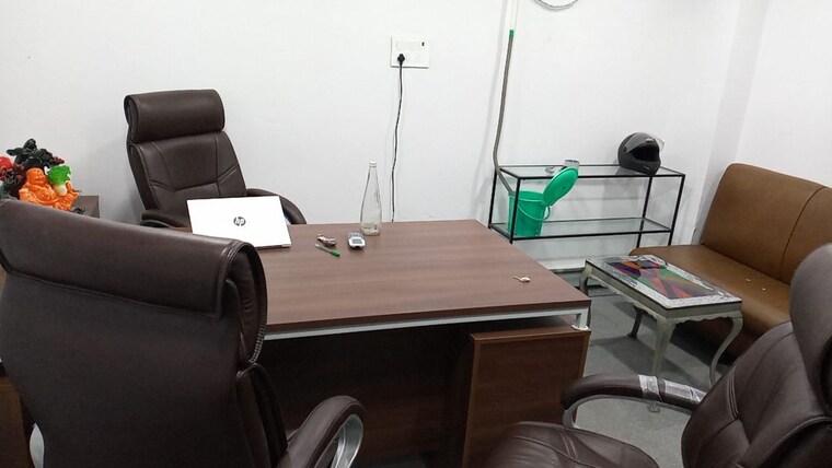 Team Area, sector 16 Commercial Office Space 860 Sq.Ft. In Sector 16 Noida 9226067