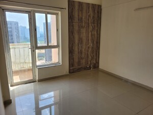 Room in 3 BHK Apartment at Unitech Vistas, Sector 70 – for Rent