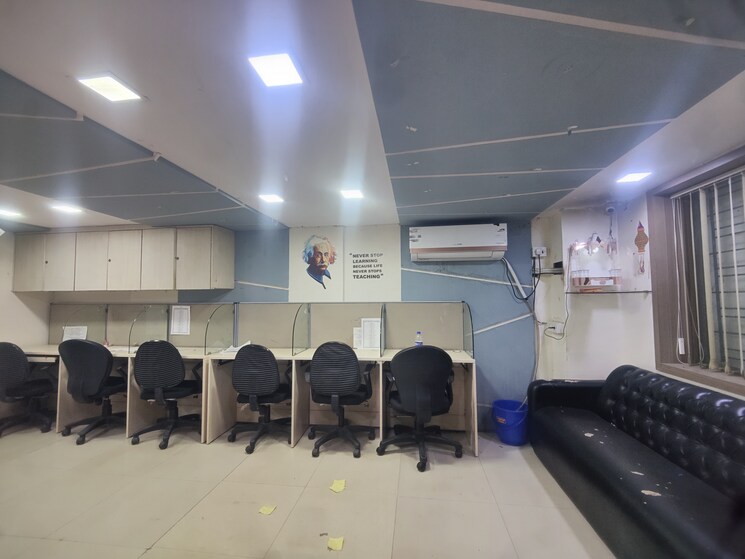 Team Area, malad west Commercial Office Space 700 Sq.Ft. In Malad West Mumbai 9226098