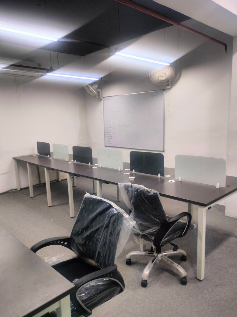 Team Area, sector 16 Commercial Office Space 1500 Sq.Ft. In Sector 16 Noida 9226094