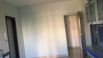 Room in 2 BHK Apartment at Goyal Lakshchandi Heights, Goregaon East – for Rent