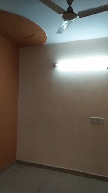 Room in 1 BHK Builder Floor at Vaishali Sector 3 – for Sale