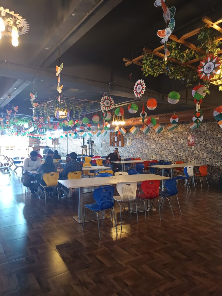 Team Area, sector 18 Commercial Shop 1000 Sq.Ft. In Sector 18 Noida 9226121