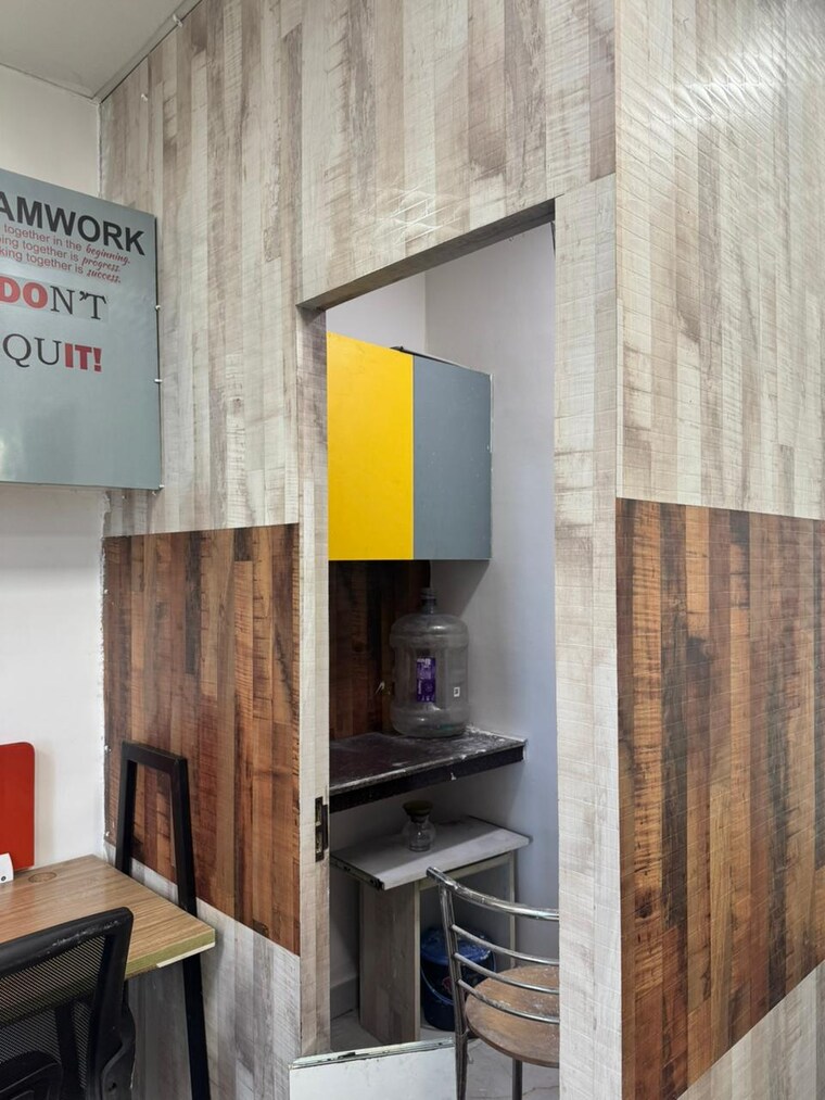 Common Area, sector 18 Commercial Shop 1000 Sq.Ft. In Sector 18 Noida 9226121