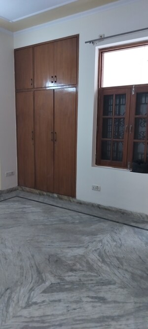 Room in 3 BHK Independent House at RWA Apartments Sector 50, Sector 50 – for Rent