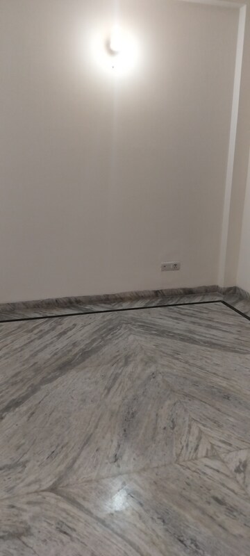 Room in 3 BHK Independent House at RWA Apartments Sector 50, Sector 50 – for Rent