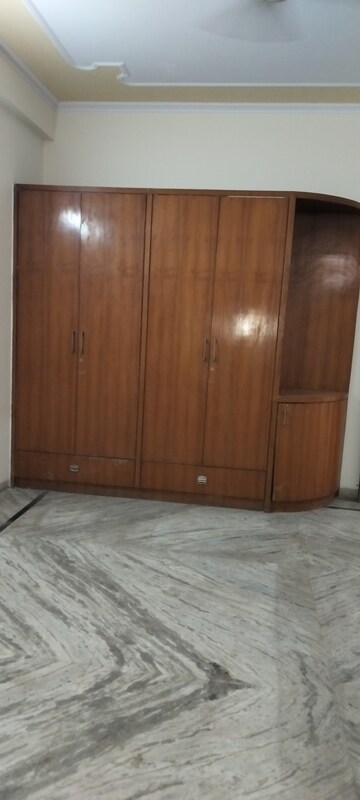 Room in 3 BHK Independent House at RWA Apartments Sector 50, Sector 50 – for Rent