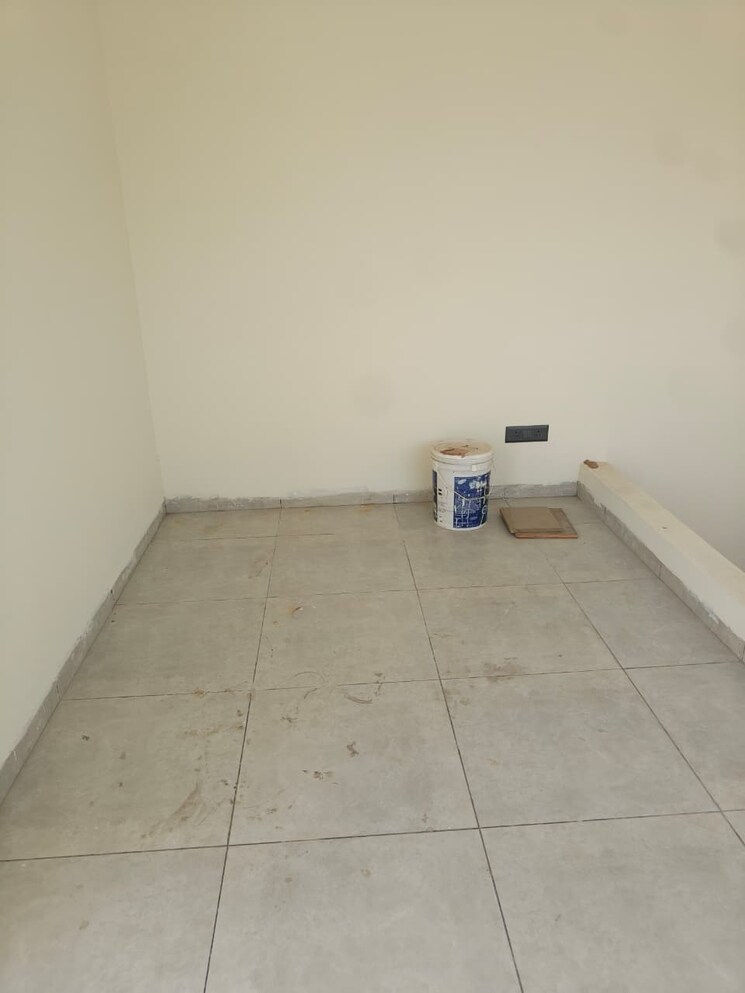 Room, aerocity 5 Bedroom 200 Sq.Yd. Independent House In Aerocity Mohali 9226142