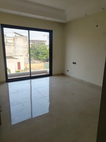 Room in 5 BHK Independent House at Aerocity – for Sale