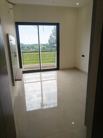 Room in 5 BHK Independent House at Aerocity – for Sale