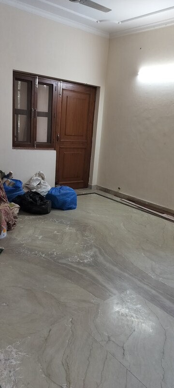 Room in 6+ BHK Independent House at RWA Apartments Sector 50, Sector 50 – for Rent