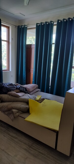 Living Room in 6+ BHK Independent House at RWA Apartments Sector 50, Sector 50 – for Rent