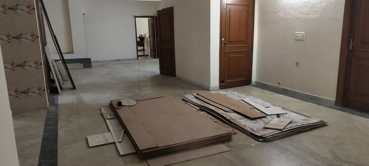 Room, rwa-apartments-sector-50 6+ Bedroom 500 Sq.Mt. Independent House In Sector 50 Noida 9226137