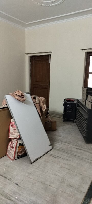 Team Area in 6+ BHK Independent House at RWA Apartments Sector 50, Sector 50 – for Rent