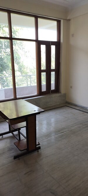 Room in 6+ BHK Independent House at RWA Apartments Sector 50, Sector 50 – for Rent