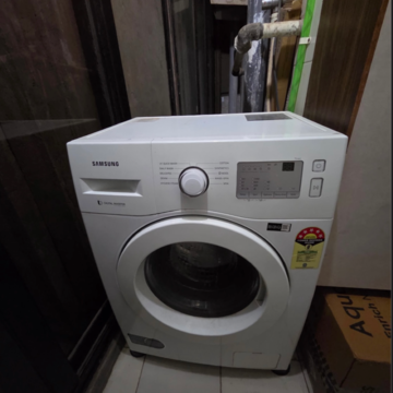 Team Area in 2 BHK Apartment at Goregaon East – for Rent
