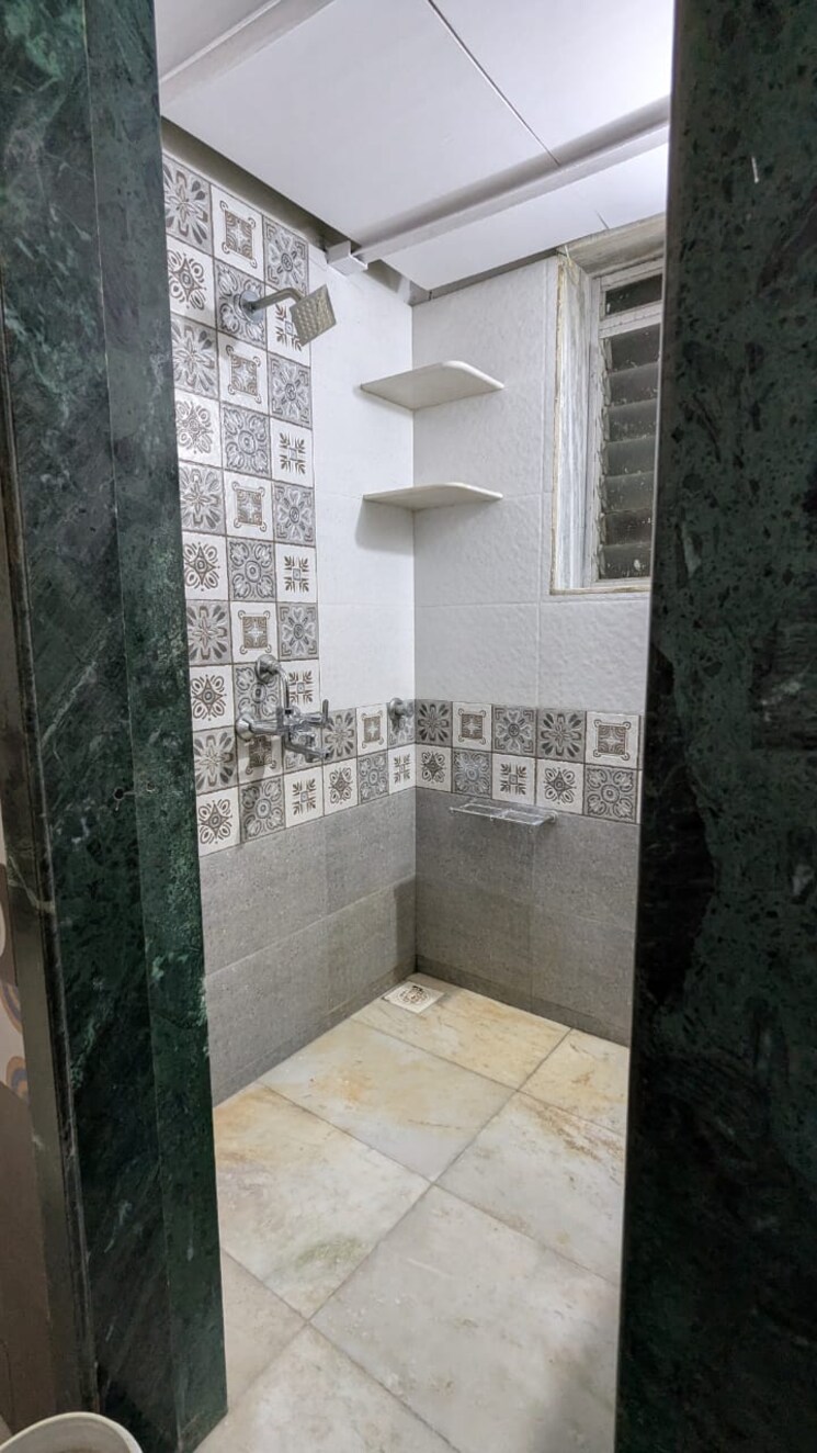 Bathroom, pushpak-chs-vasant-vihar 2 Bedroom 680 Sq.Ft. Apartment In Vasant Vihar Thane 9226157