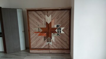 Room in 2 BHK Apartment at Lodha Vista, Lower Parel – for Rent