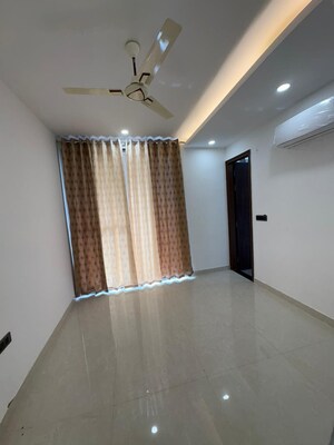 Building Lobby in 3 BHK Builder Floor at Sushant Lok 3, Sector 57 – for Rent