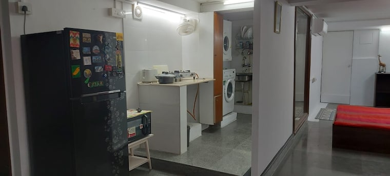 Team Area, defence colony 1 Bedroom 1000 Sq.Ft. Builder Floor In Defence Colony Delhi 9226242