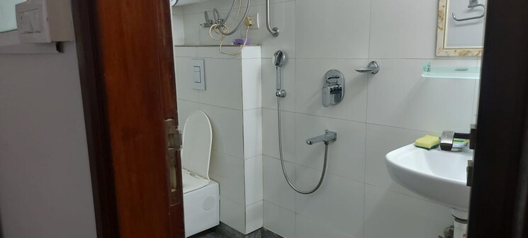Bathroom, defence colony 1 Bedroom 1000 Sq.Ft. Builder Floor In Defence Colony Delhi 9226242