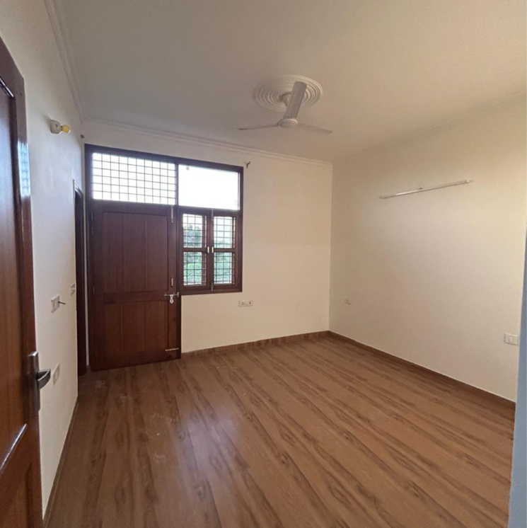 Room, sector 21 2.5 Bedroom 1200 Sq.Ft. Villa In Sector 21 Gurgaon 9226377