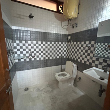 Attached Bathroom in 2.5 BHK Villa at Sector 21 – for Rent