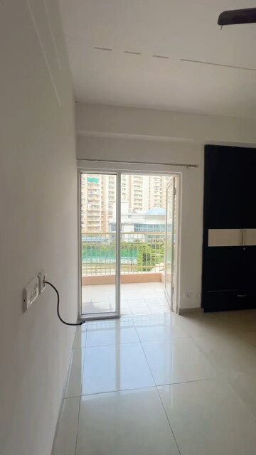 Room in 3 BHK Apartment at Ajnara Homes, Sector 16b Greater Noida – for Sale