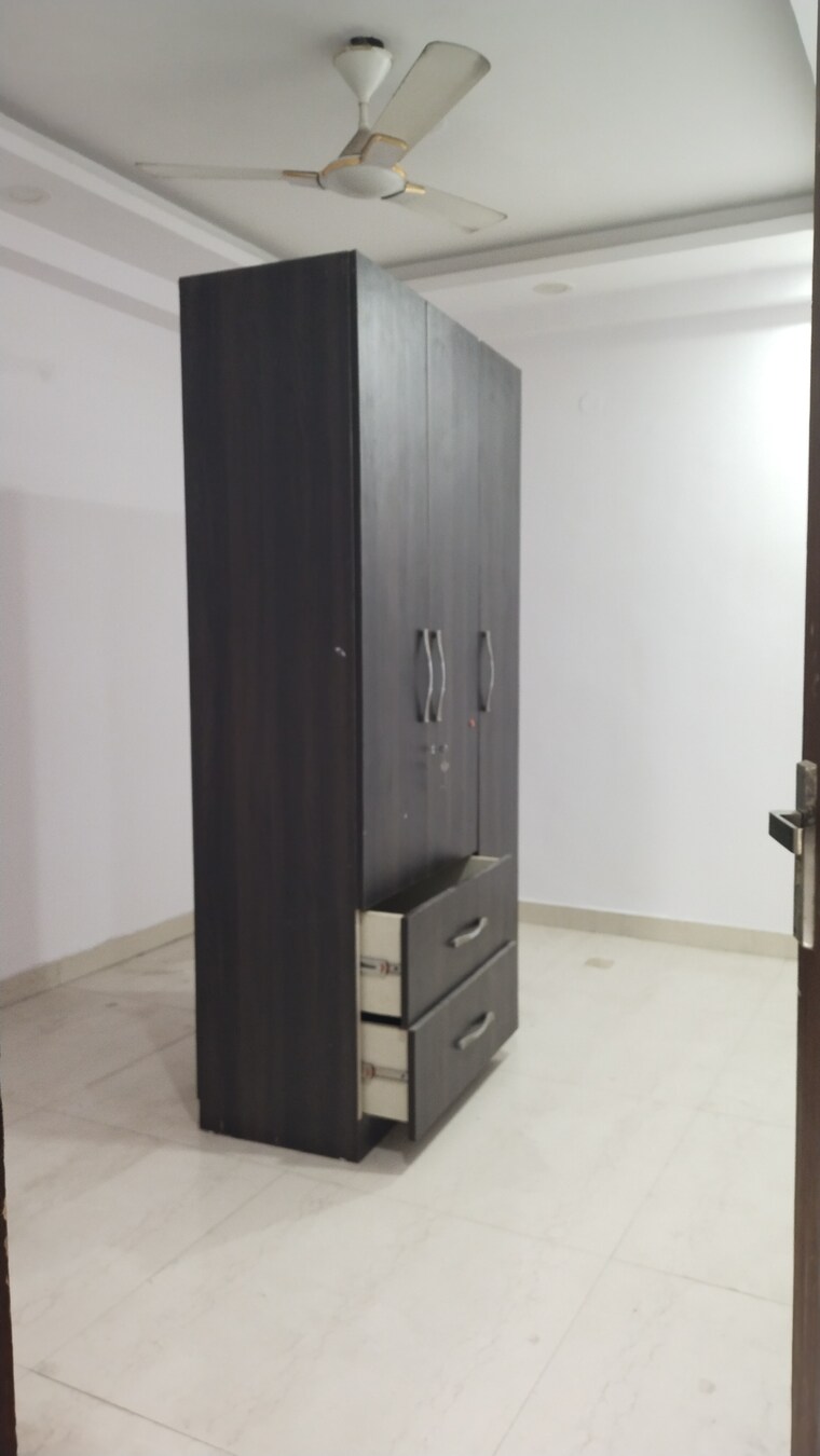 Room, saket 2 Bedroom 1000 Sq.Ft. Builder Floor In Saket Delhi 9226386