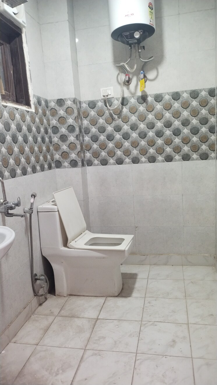 Bathroom, saket 2 Bedroom 1000 Sq.Ft. Builder Floor In Saket Delhi 9226386