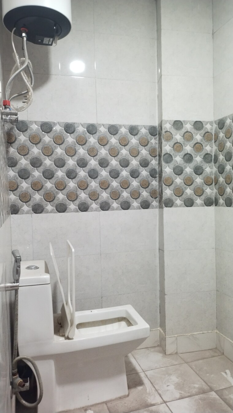 Bathroom, saket 2 Bedroom 1000 Sq.Ft. Builder Floor In Saket Delhi 9226386