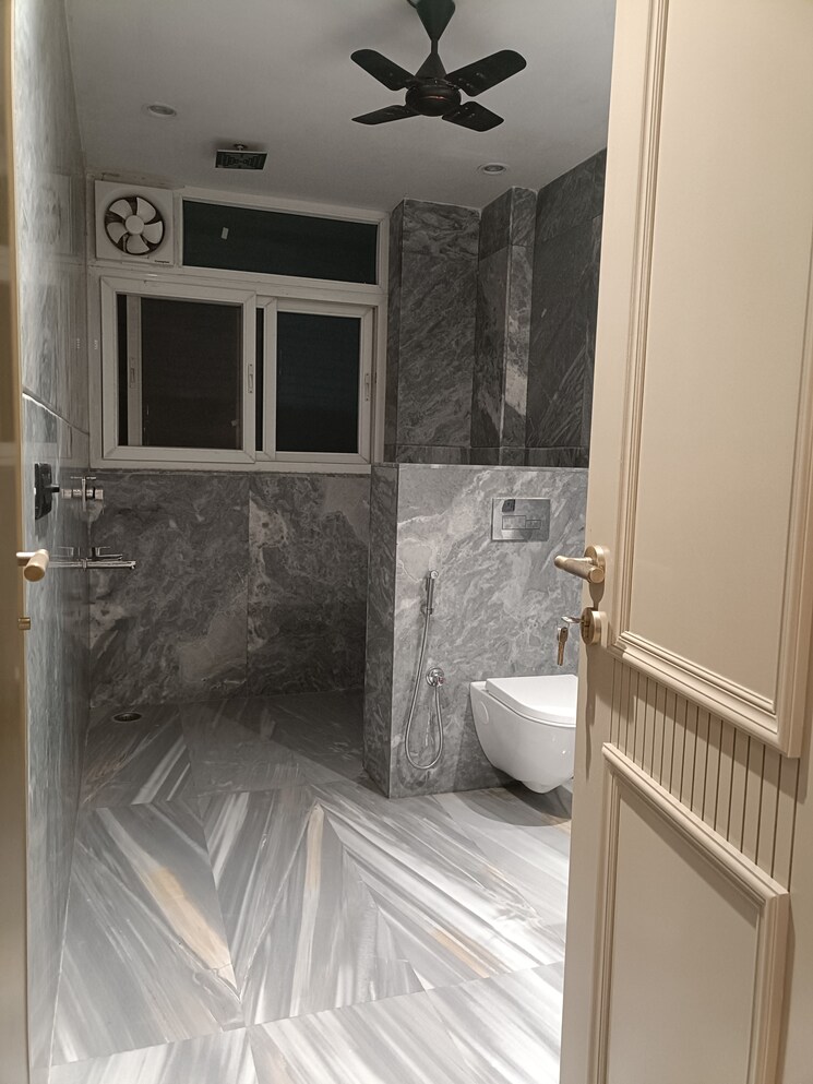 Attached Bathroom, pushpanjali farms 3 Bedroom 1800 Sq.Ft. Builder Floor In Pushpanjali Farms Delhi 9226387