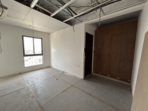 Room in 4 BHK Apartment at DSR The Classe, Narsingi – for Rent