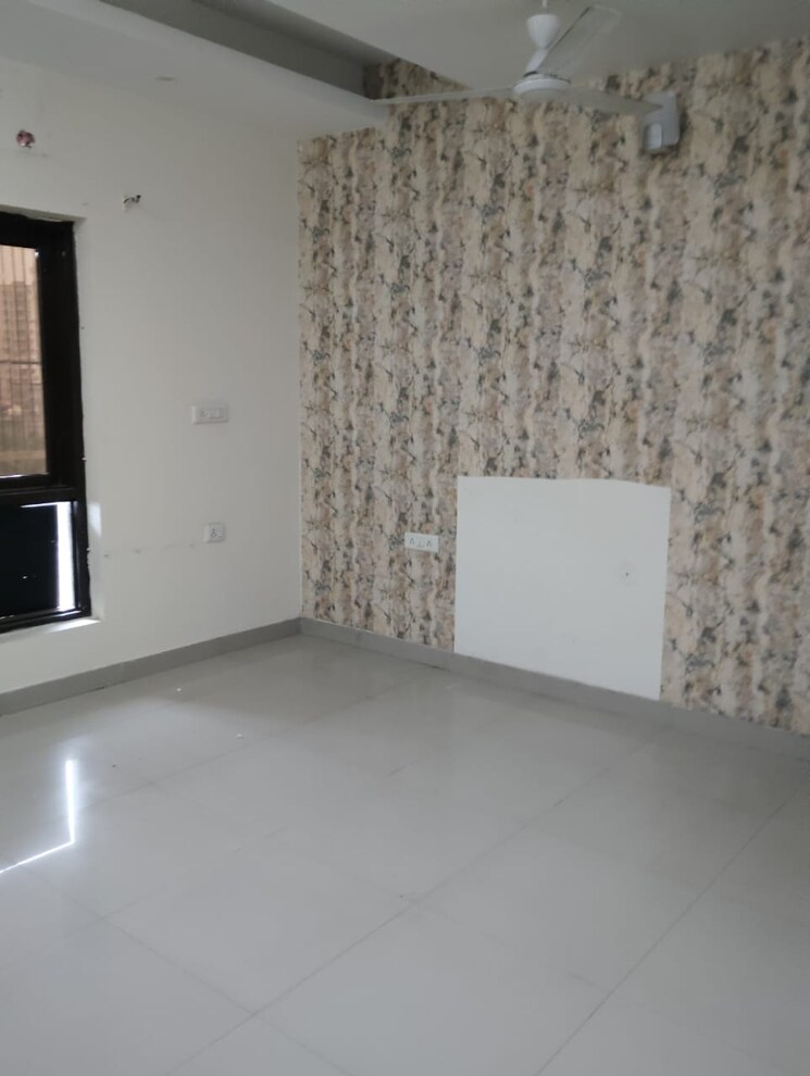 Room, green fields colony 4 Bedroom 2700 Sq.Ft. Builder Floor In Green Fields Colony Faridabad 9226428