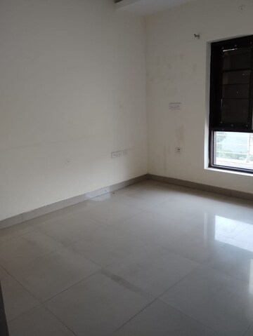 Room in 4 BHK Builder Floor at Green Fields Colony – for Rent