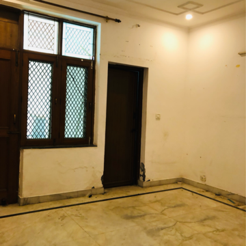 Room in 3.5 BHK Villa at Sector 23 – for Rent