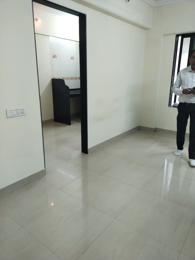 Room, kurla east 1 Bedroom 450 Sq.Ft. Apartment In Kurla East Mumbai 9226469